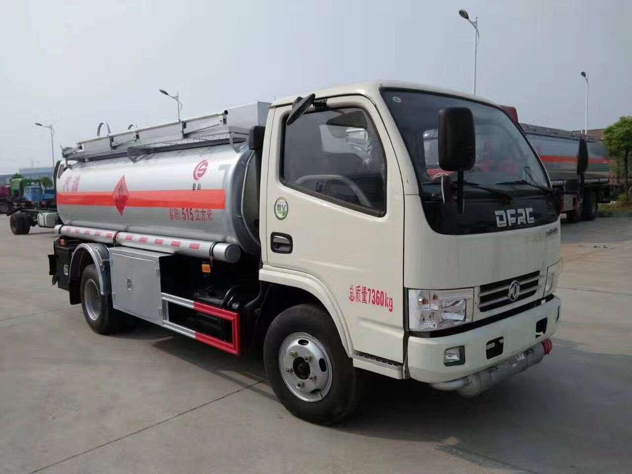 國五東風(fēng)5噸小型加油車 國五東風(fēng)5噸小型加油車