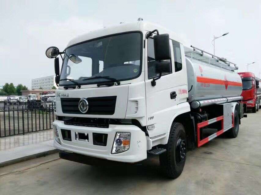 國(guó)五東風(fēng)12.5方運(yùn)油車