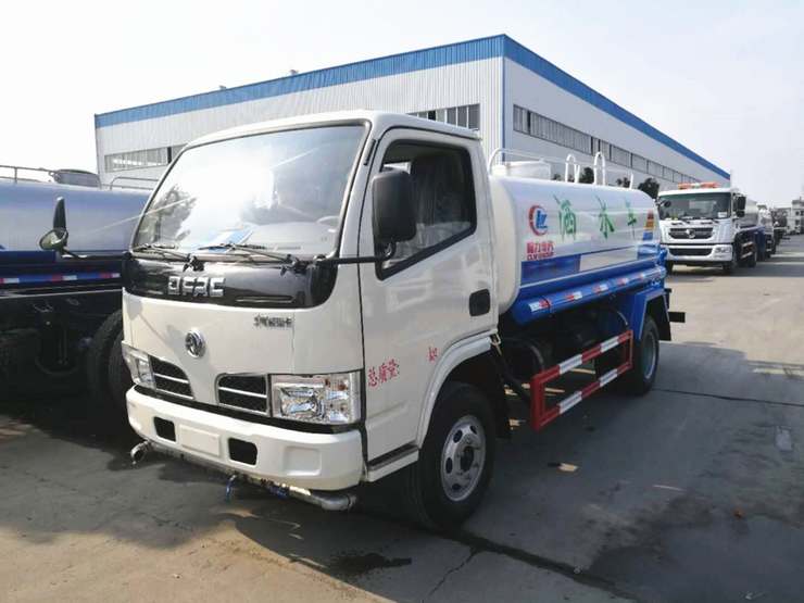 環(huán)衛(wèi)噴灑車4噸5噸車型圖片