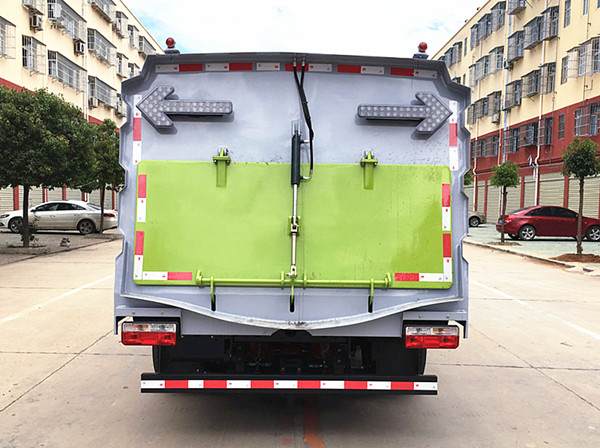 東風多利卡8方掃路車