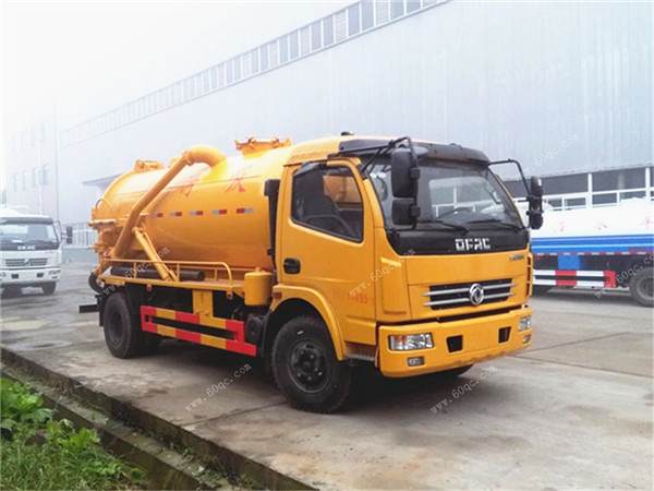 東風多利卡D7吸污車