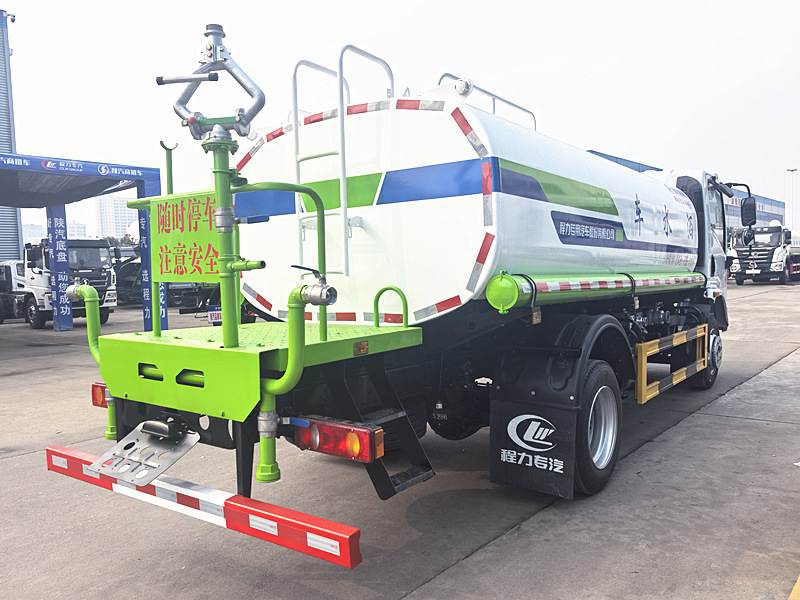 東風華神9.3噸灑水車