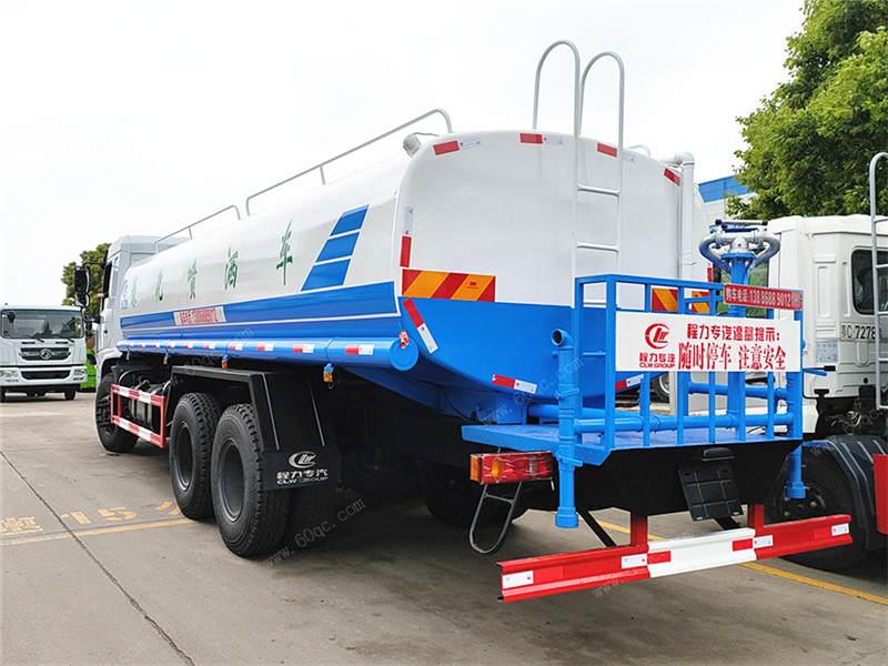 東風專用底盤D3后雙橋灑水車