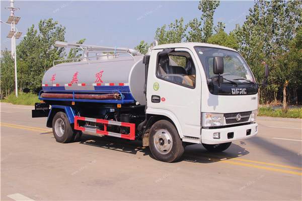 東風(fēng)多利卡5方吸糞車