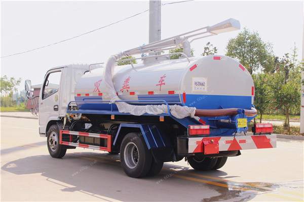 東風(fēng)多利卡5方吸糞車