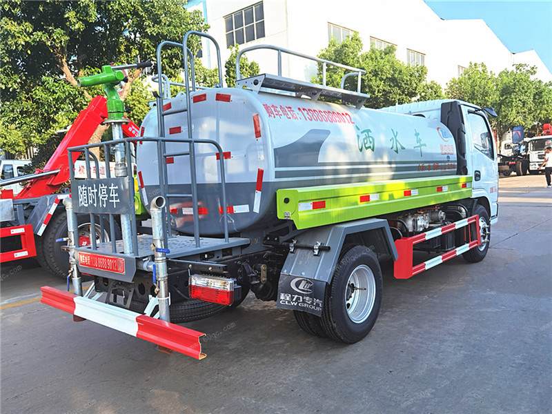 東風D6型5噸灑水車